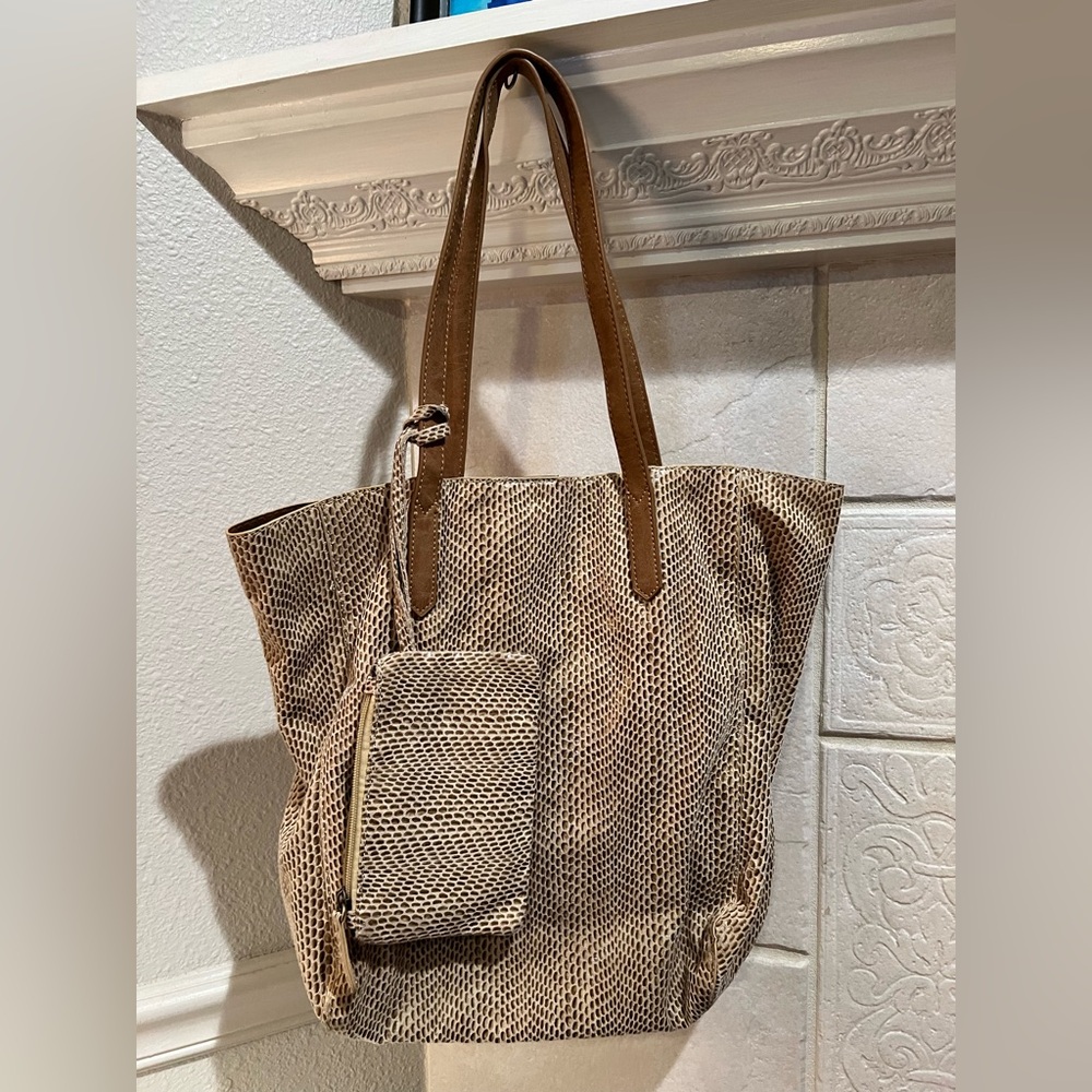 Ladies tan and beige leather snakeskin pattern tote bag purse.